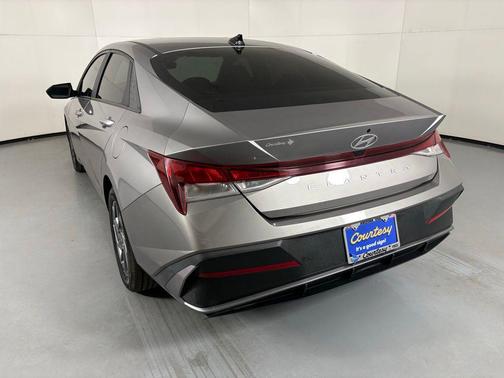 Fluid Metal 2024 Hyundai ELANTRA SEL