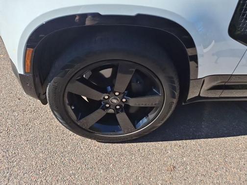 2025 Land Rover Defender 110 P400 X-Dynamic SE