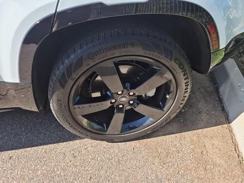 2025 Land Rover Defender 110 P400 X-Dynamic SE