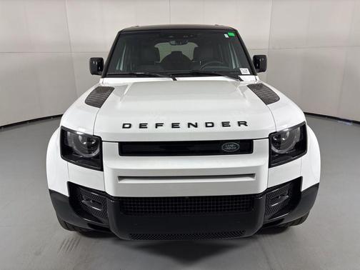 2025 Land Rover Defender 110 P400 X-Dynamic SE