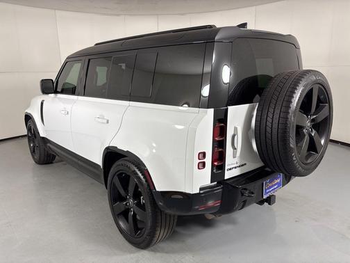 2025 Land Rover Defender 110 P400 X-Dynamic SE