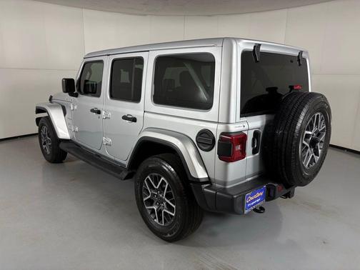 2024 Jeep Wrangler 4-Door Sahara 4x4