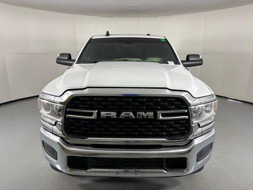 Bright White Clearcoat 2022 RAM 2500 Big Horn Crew Cab 4x4 6'4' Box