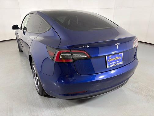 Deep Blue Metallic 2022 Tesla Model 3 Standard Range