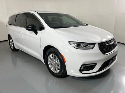 2025 Chrysler Pacifica L