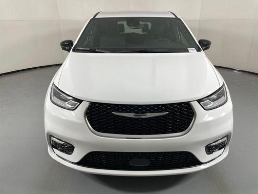 2025 Chrysler Pacifica L