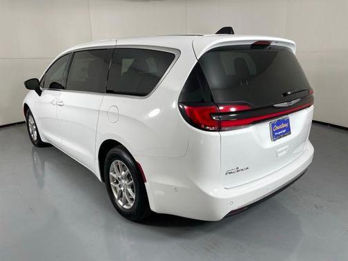 2025 Chrysler Pacifica L