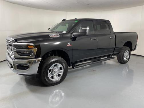 2025 RAM 2500 Tradesman Crew Cab 4x4 6'4' Box