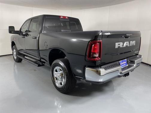 2025 RAM 2500 Tradesman Crew Cab 4x4 6'4' Box