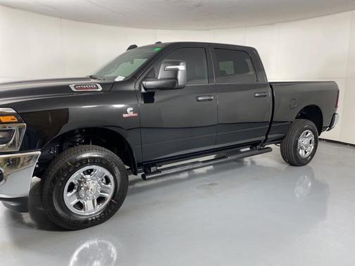 2025 RAM 2500 Tradesman Crew Cab 4x4 6'4' Box