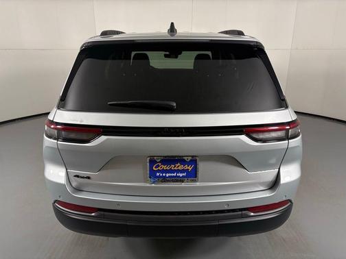 2026 Jeep Grand Cherokee Altitude