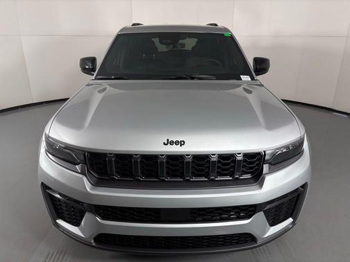 2026 Jeep Grand Cherokee Altitude