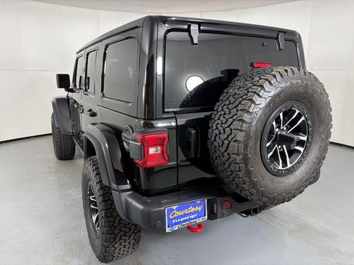 Black Clearcoat 2024 Jeep Wrangler Rubicon
