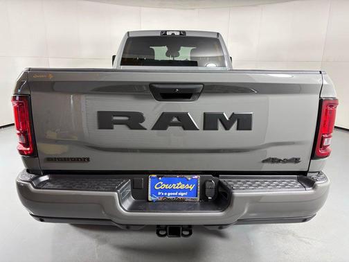 Ceramic Gray Clearcoat 2026 RAM 3500 Big Horn Crew Cab 4x4 8' Box