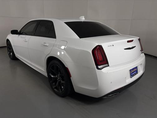 2023 Chrysler 300 Touring
