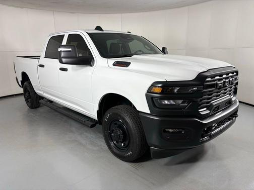2026 RAM 2500 Tradesman Crew Cab 4x2 6'4' Box