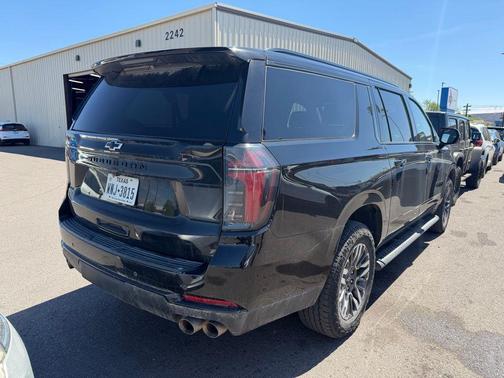 Black 2025 Chevrolet Suburban 4WD Z71