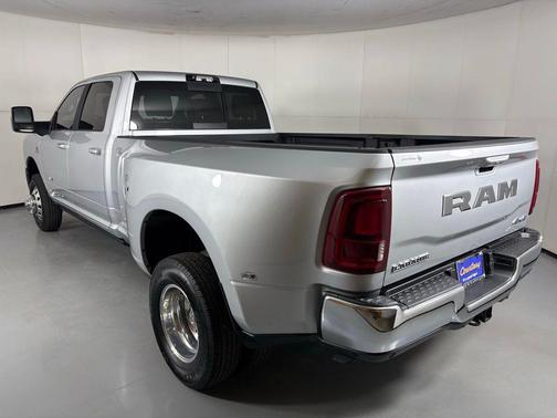 2026 RAM 3500 Laramie Crew Cab 4x4 8' Box