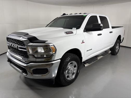 2020 RAM 3500 Tradesman Crew Cab 4x2 6'4' Box