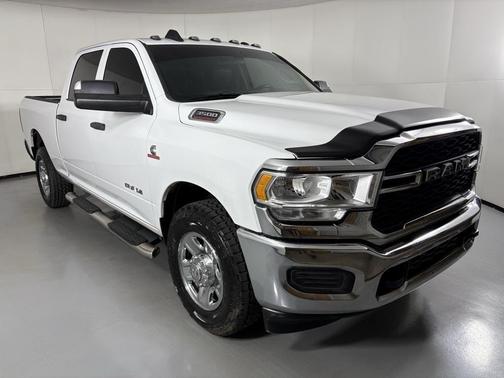 2020 RAM 3500 Tradesman Crew Cab 4x2 6'4' Box