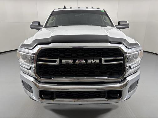 2020 RAM 3500 Tradesman Crew Cab 4x2 6'4' Box