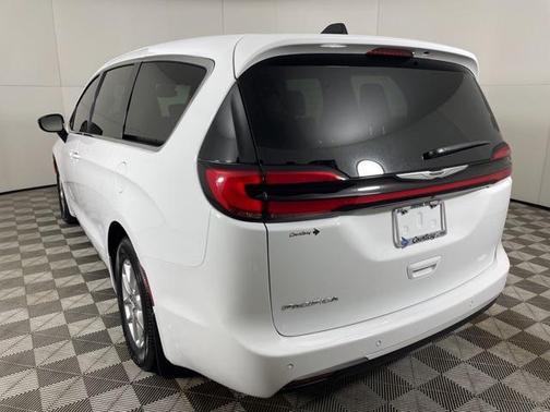 2025 Chrysler Pacifica L