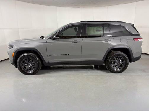 Sting-Gray Clearcoat 2027 Jeep Grand Cherokee Altitude
