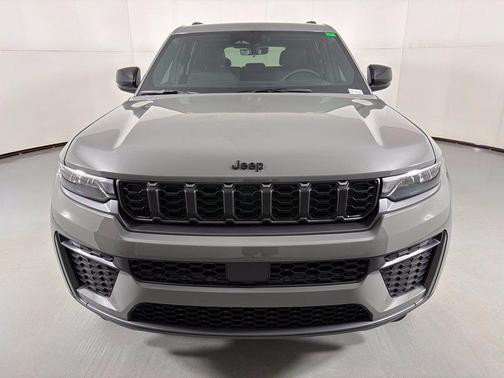 Sting-Gray Clearcoat 2027 Jeep Grand Cherokee Altitude