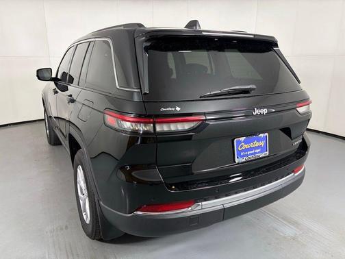 Diamond Black Crystal Pearlcoat 2022 Jeep Grand Cherokee Limited