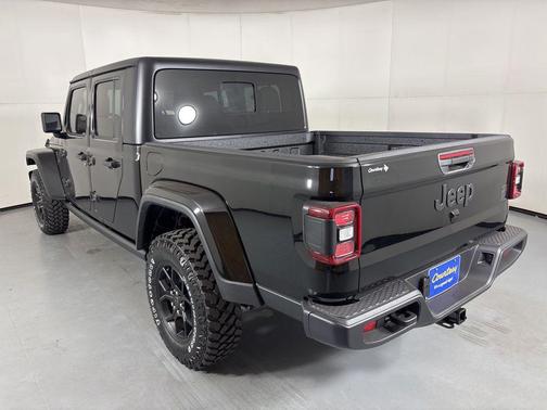 Black Clearcoat 2026 Jeep Gladiator Willys 4x4