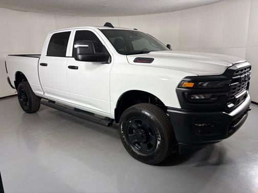 Bright White Clearcoat 2026 RAM 2500 Tradesman Crew Cab 4x4 6'4' Box