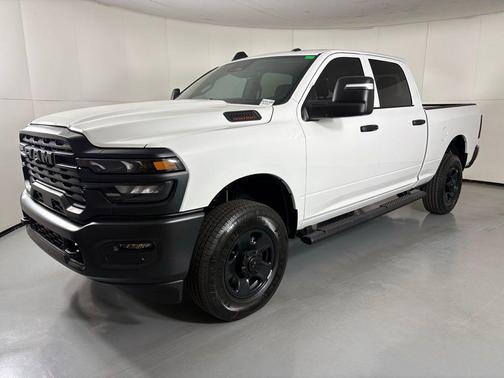 Bright White Clearcoat 2026 RAM 2500 Tradesman Crew Cab 4x4 6'4' Box