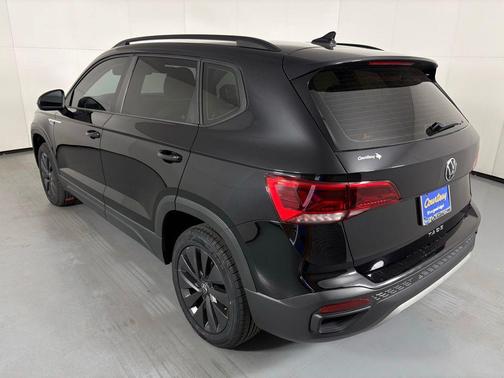 Deep Black Pearl 2024 Volkswagen Taos 1.5T S