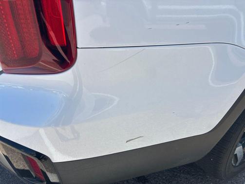 Glacial White Pearl 2024 Kia Telluride S