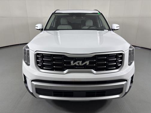 Glacial White Pearl 2024 Kia Telluride S