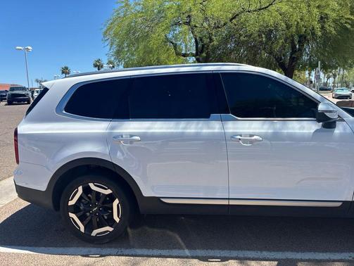Glacial White Pearl 2024 Kia Telluride S