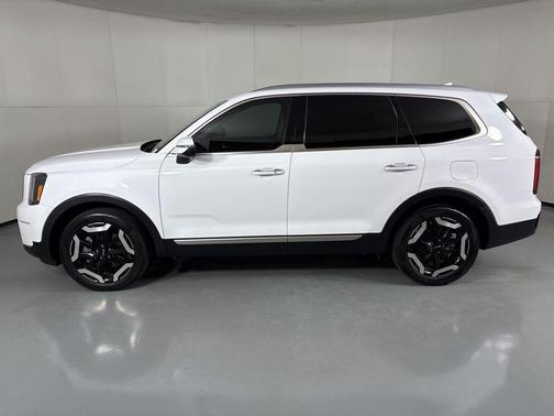 Glacial White Pearl 2024 Kia Telluride S