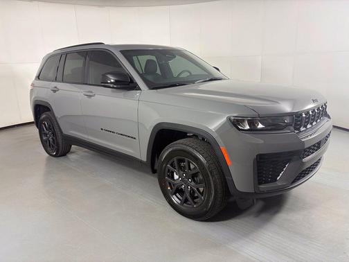 Sting-Gray Clearcoat 2027 Jeep Grand Cherokee Altitude