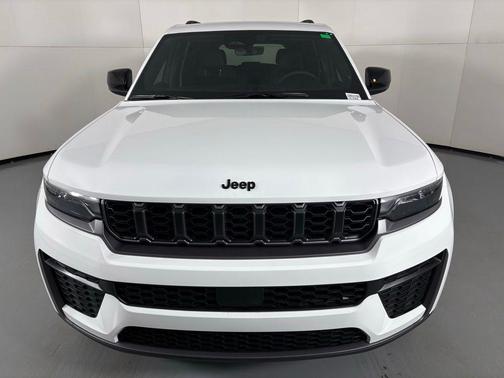 2026 Jeep Grand Cherokee Altitude