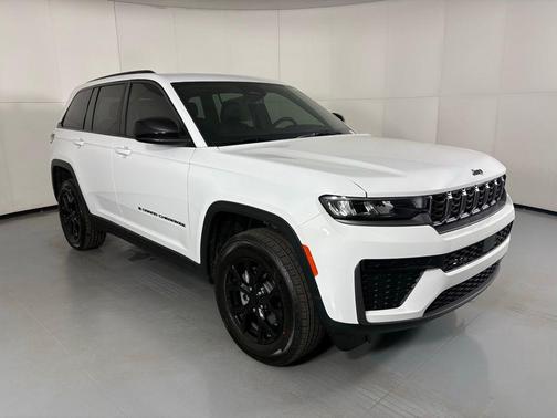 2026 Jeep Grand Cherokee Altitude