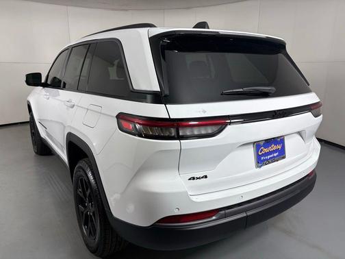 2026 Jeep Grand Cherokee Altitude