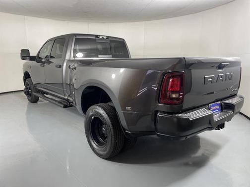 2025 RAM 3500 Tradesman Crew Cab 4x4 8' Box