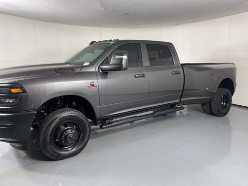 2025 RAM 3500 Tradesman Crew Cab 4x4 8' Box