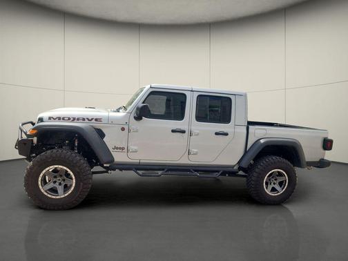 Silver Zynith Clearcoat 2023 Jeep Gladiator Mojave 4x4