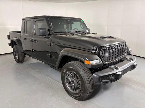 Black Clearcoat 2026 Jeep Gladiator Sport S
