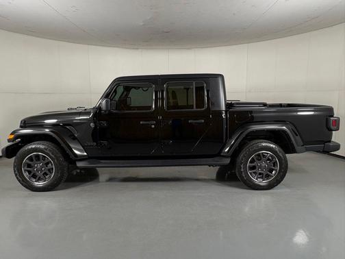 Black Clearcoat 2022 Jeep Gladiator Sport S