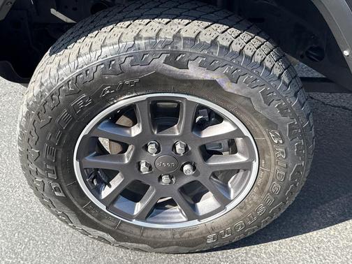 Black Clearcoat 2022 Jeep Gladiator Sport S