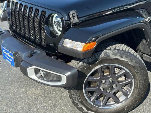 Black Clearcoat 2022 Jeep Gladiator Sport S