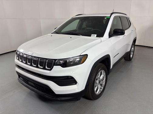 Bright White Clearcoat 2025 Jeep Compass Latitude