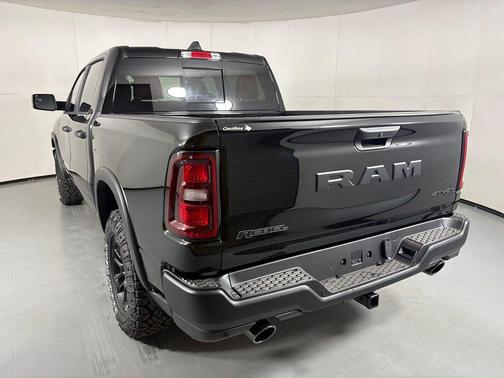 Diamond Black Crystal Pearlcoat 2026 RAM 1500 Rebel